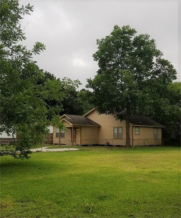 9506 E Avenue I, Houston, TX 77012