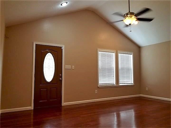 9506 E Avenue I, Houston, TX 77012