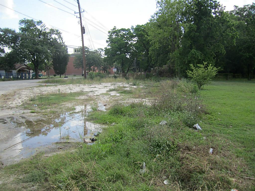8022 Hirsch Road, Houston, TX 77016