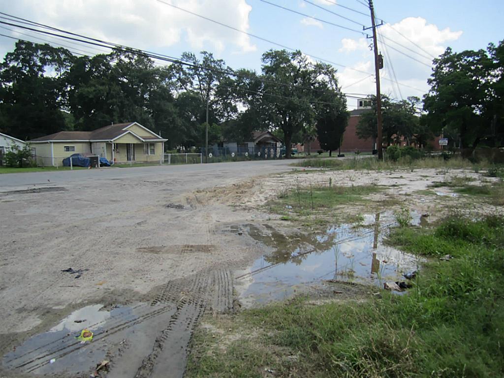 8022 Hirsch Road, Houston, TX 77016