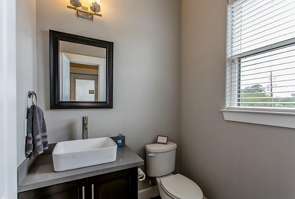 841 Fisher, Houston, TX 77018