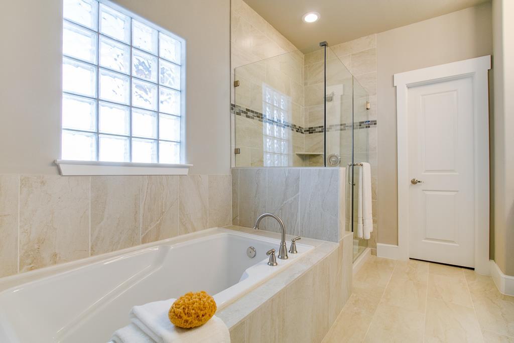 841 Fisher, Houston, TX 77018