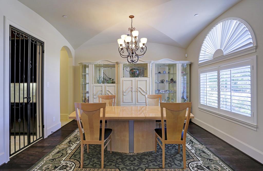 11729 Joan Of Arc Drive, Hedwig Village, TX 77024