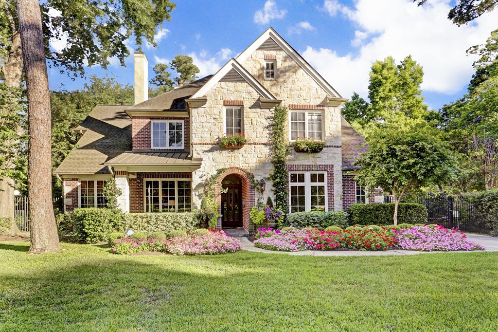 800 Oak Valley Drive, Hunters Creek Village, TX 77024