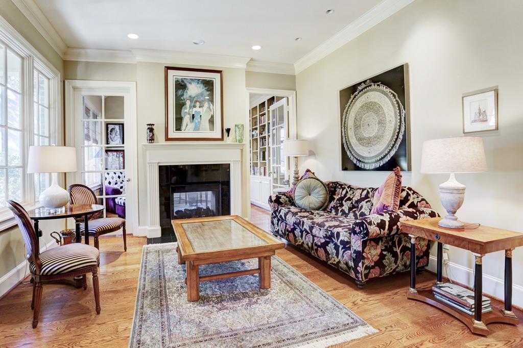 800 Oak Valley Drive, Hunters Creek Village, TX 77024