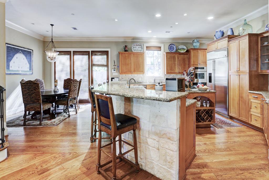 800 Oak Valley Drive, Hunters Creek Village, TX 77024