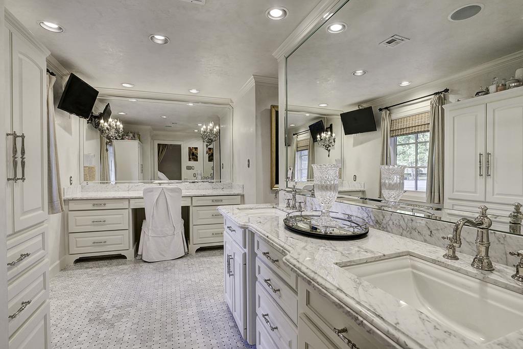 225 Millbrook Street, Piney Point, TX 77024