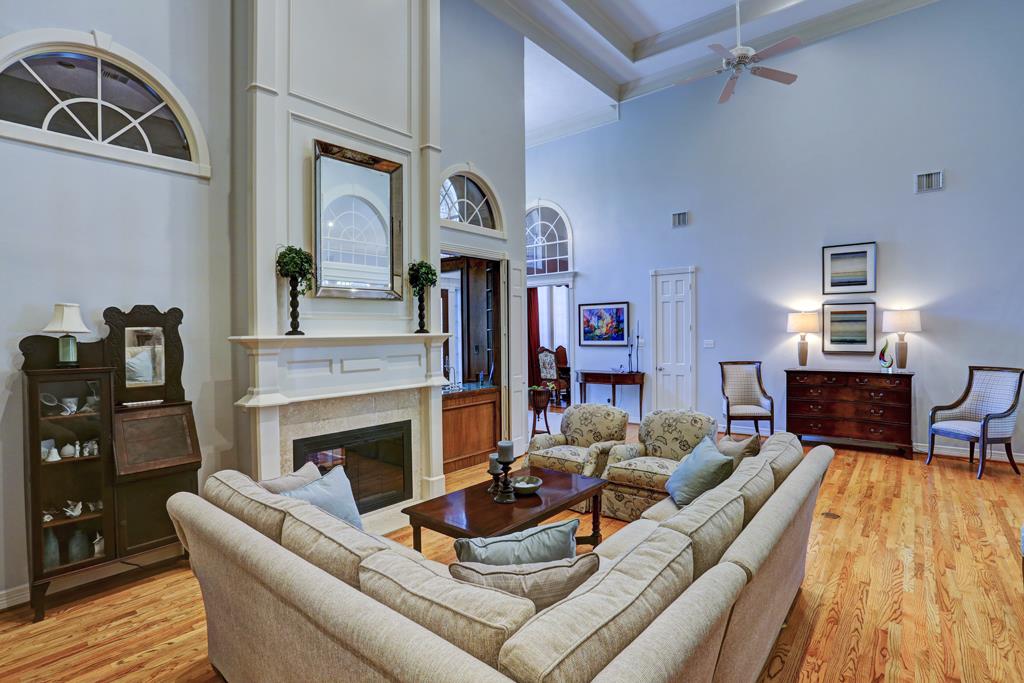 2 Pine Tree Lane, Piney Point Village, TX 77024