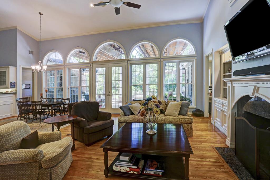 2 Pine Tree Lane, Piney Point Village, TX 77024