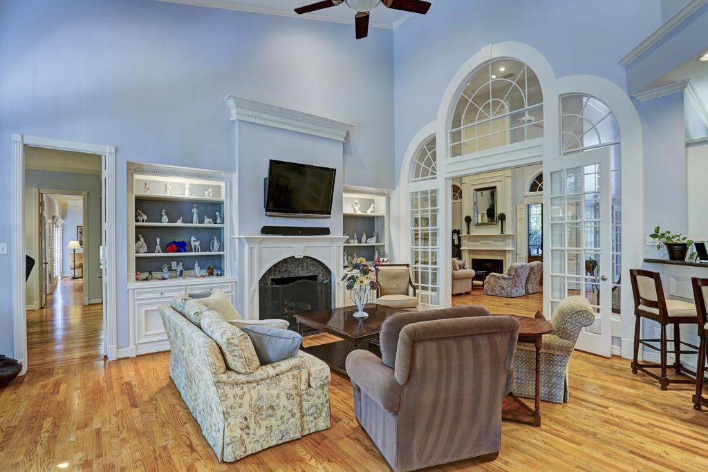 2 Pine Tree Lane, Piney Point Village, TX 77024