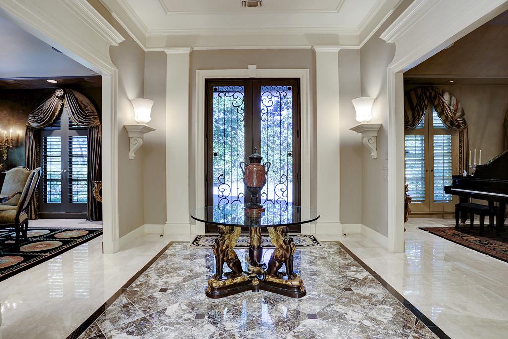 7 Saddlebrook Lane, Houston, TX 77024