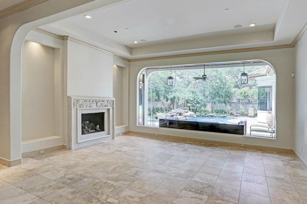 10822 Roaring Brook Lane, Hunters Creek, TX 77024