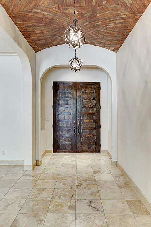 10822 Roaring Brook Lane, Hunters Creek, TX 77024