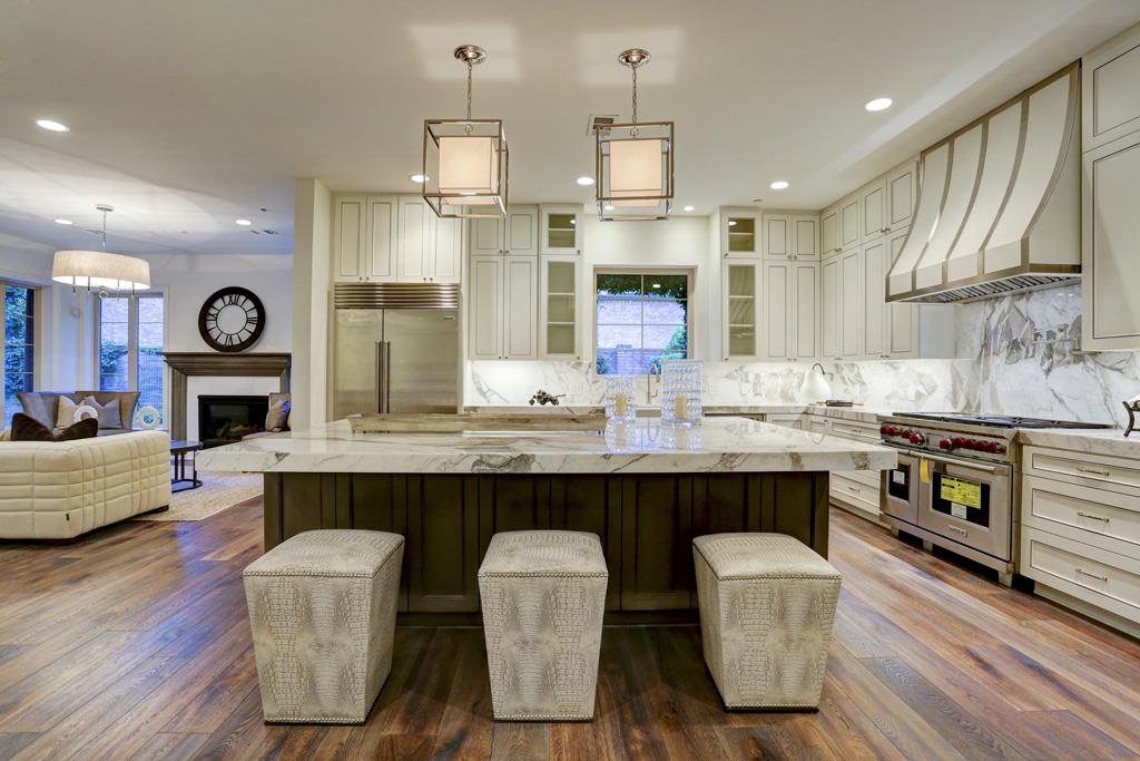 500 Piney Point, Houston, TX 77024