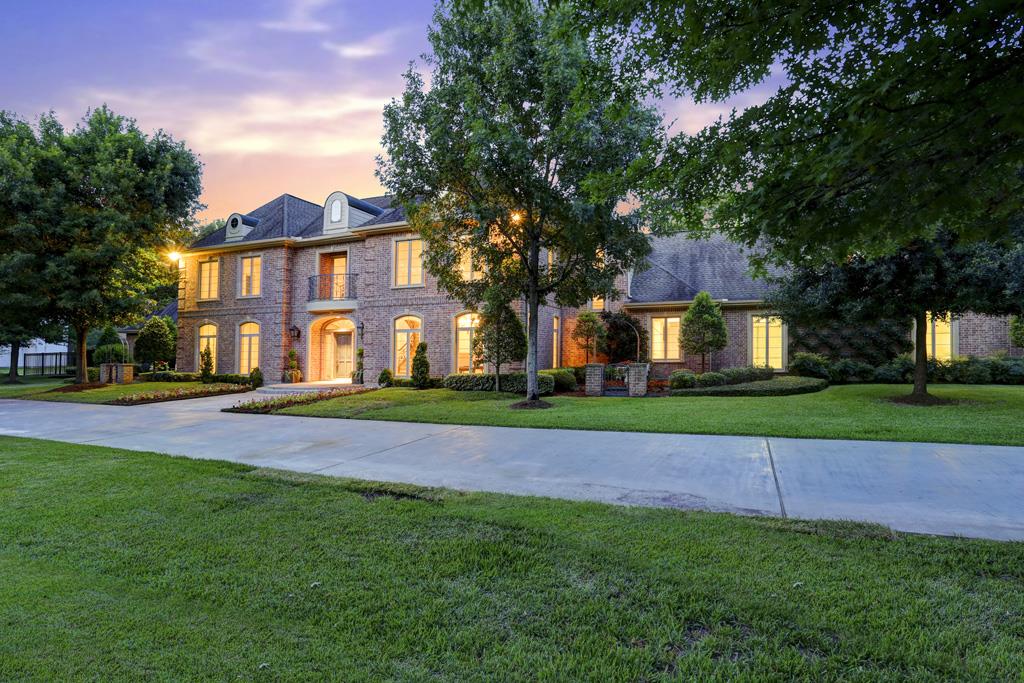 500 Piney Point, Houston, TX 77024