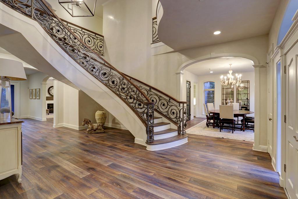 500 Piney Point, Houston, TX 77024