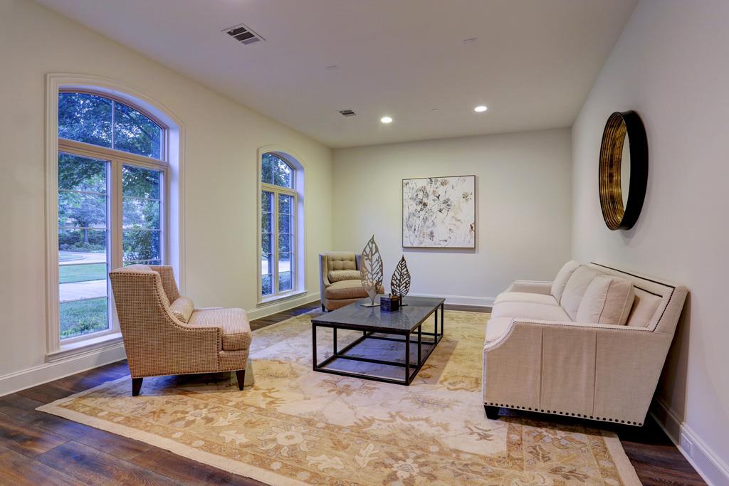 500 Piney Point, Houston, TX 77024
