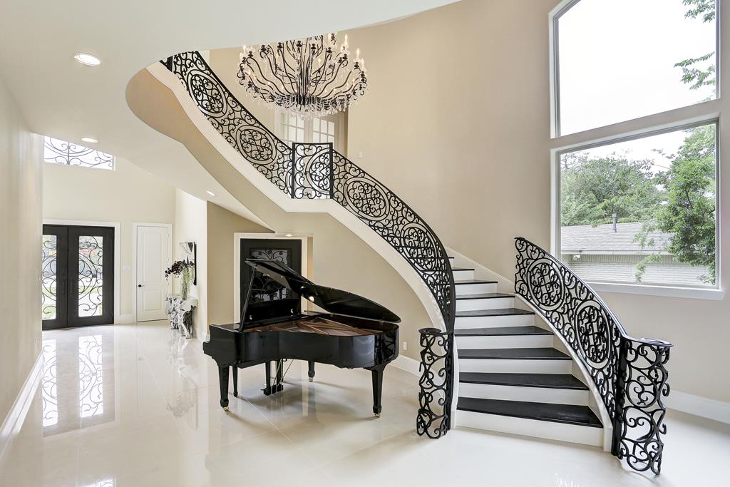 11921 Barryknoll Lane, Houston, TX 77024