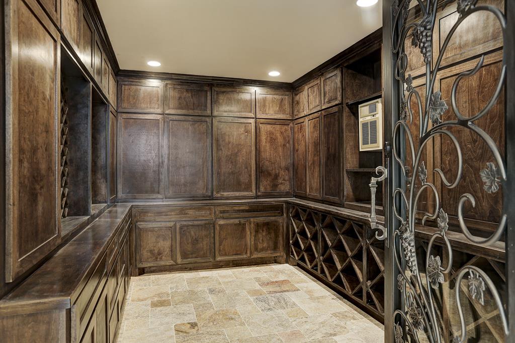 11921 Barryknoll Lane, Houston, TX 77024