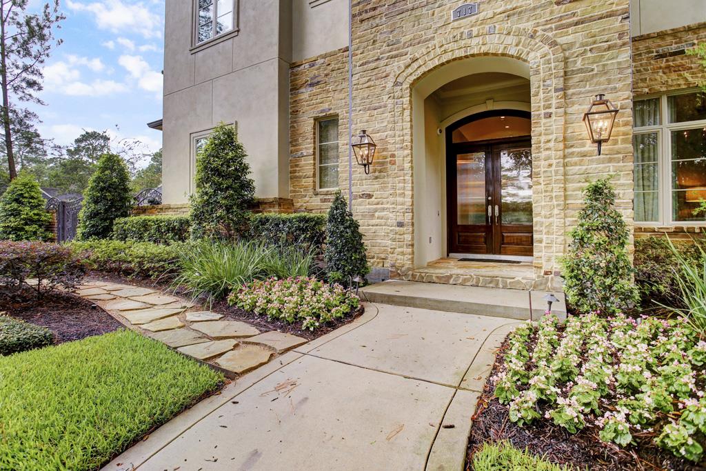 717 Creekside Lane, Hunters Creek, TX 77024
