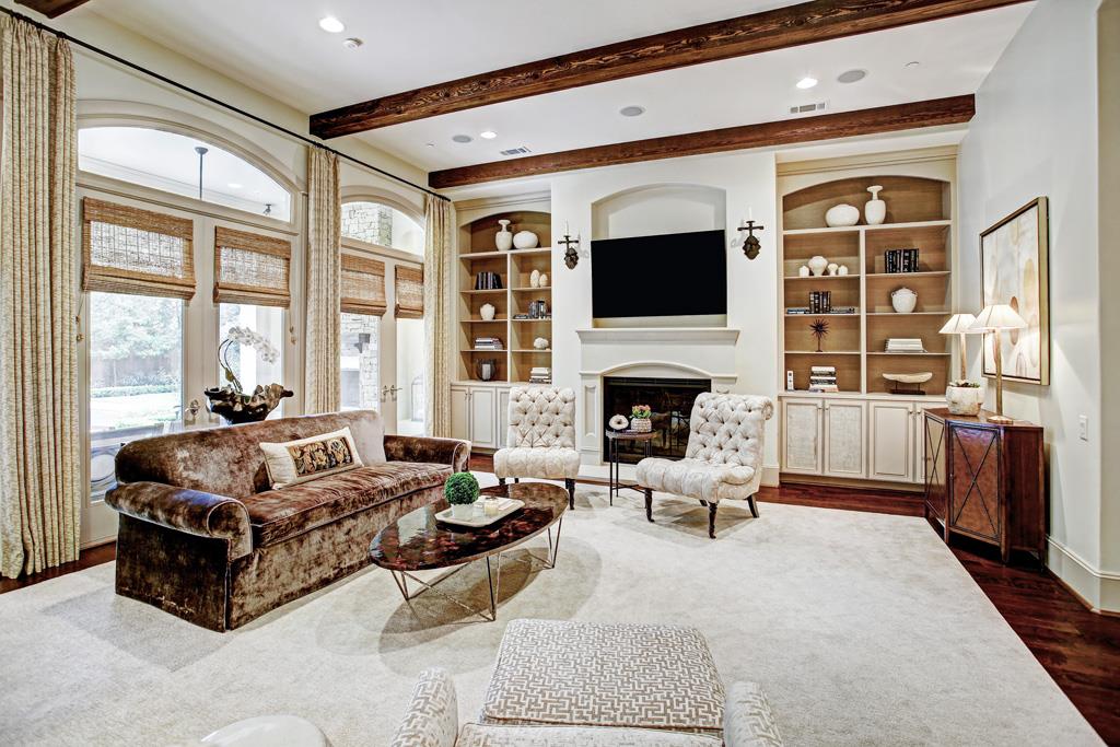 717 Creekside Lane, Hunters Creek, TX 77024