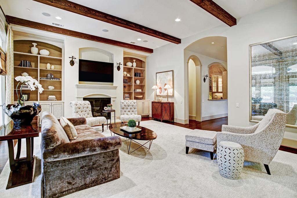 717 Creekside Lane, Hunters Creek, TX 77024