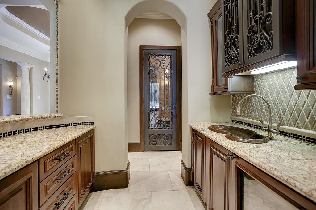 843 W Friar Tuck Lane, Houston, TX 77024