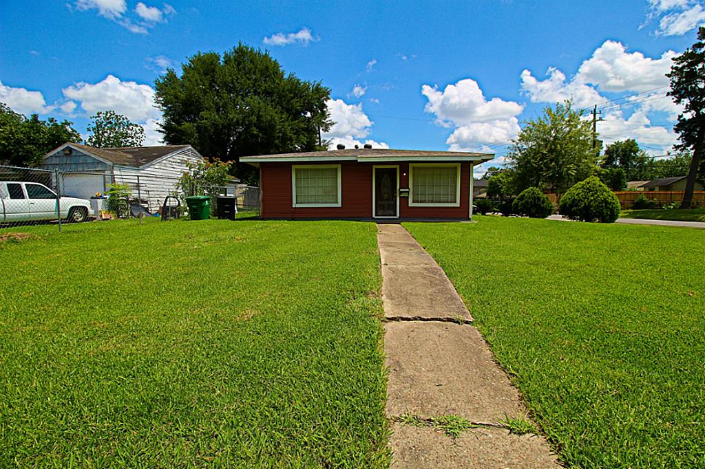 5102 Bataan Road, Houston, TX 77033