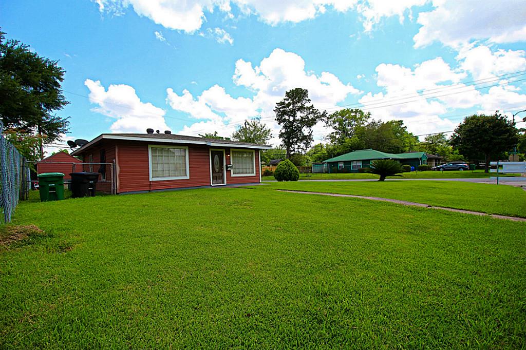 5102 Bataan Road, Houston, TX 77033