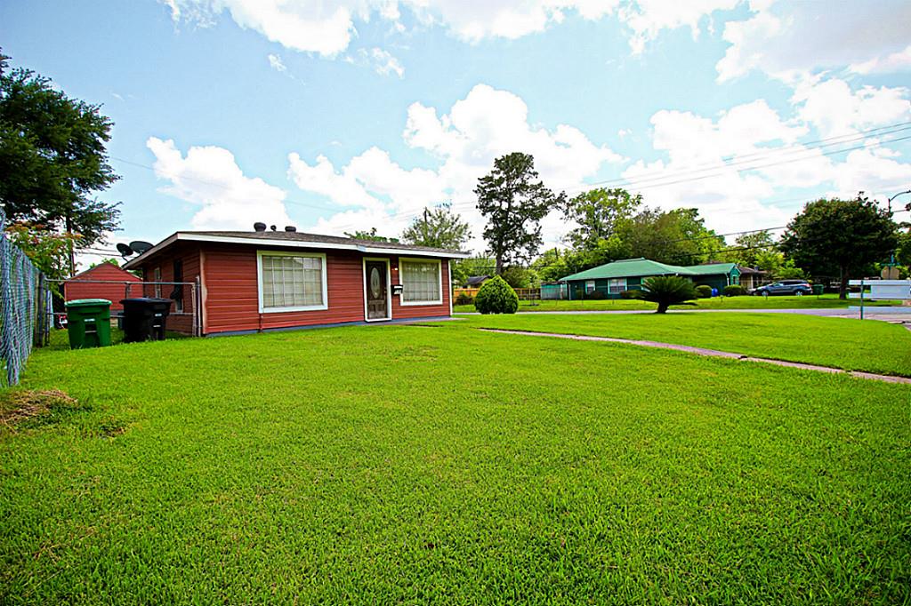 5102 Bataan Road, Houston, TX 77033