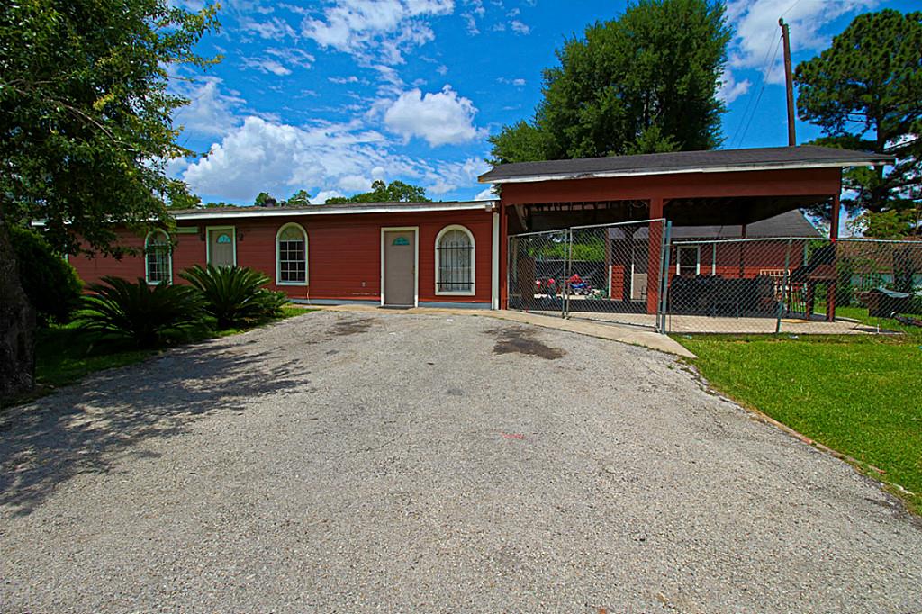 5102 Bataan Road, Houston, TX 77033