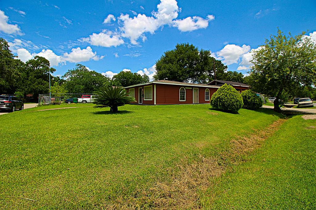 5102 Bataan Road, Houston, TX 77033