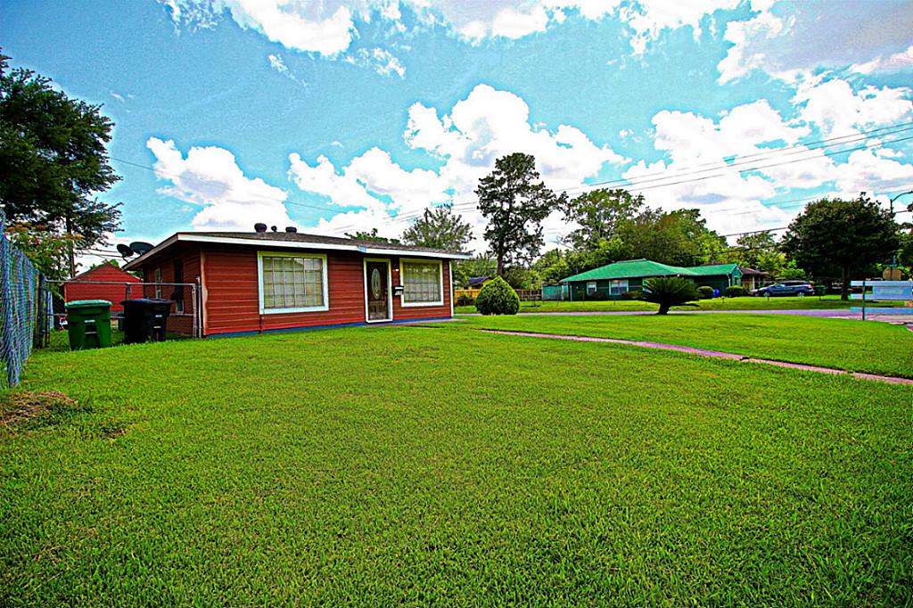 5102 Bataan Road, Houston, TX 77033
