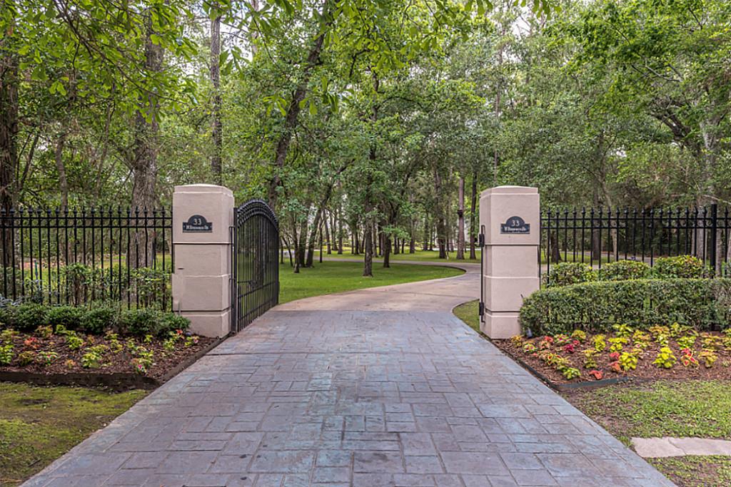 33 W Rivercrest Drive, Houston, TX 77042