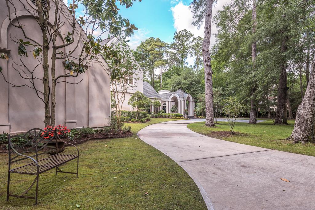 33 W Rivercrest Drive, Houston, TX 77042