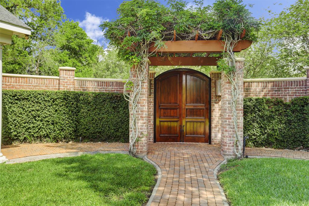 29 W Rivercrest Drive, Houston, TX 77042