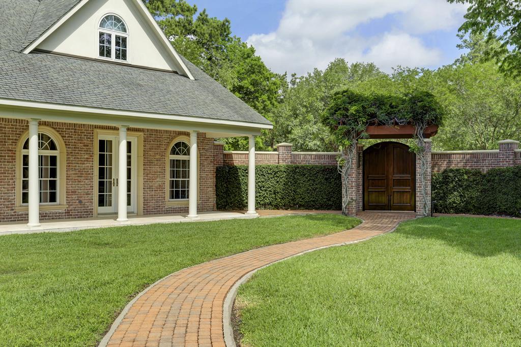 29 W Rivercrest Drive, Houston, TX 77042