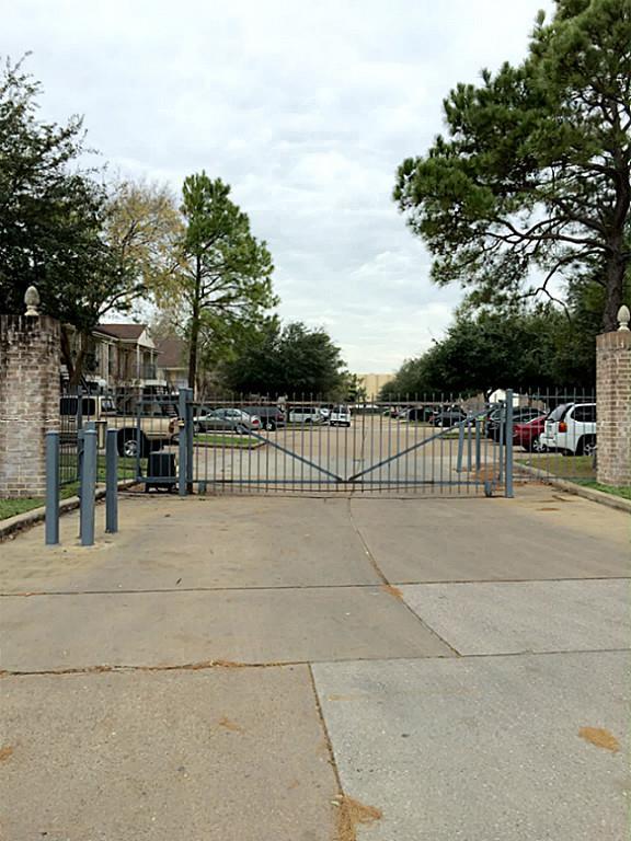 3900 Woodchase Drive, Houston, TX 77042