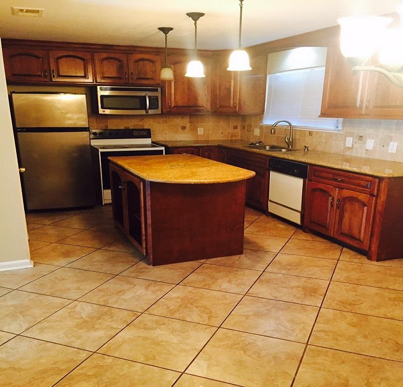 1831 Sherwood Forest, Houston, TX 77043