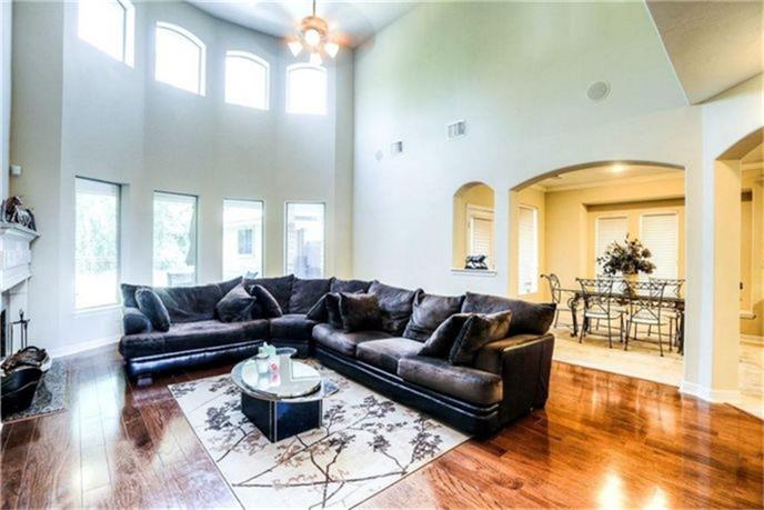 15806 Hunters Lake Way, Houston, TX 77044