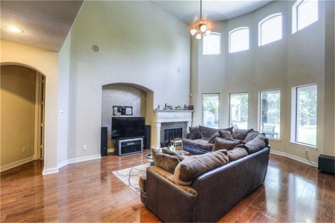 15806 Hunters Lake Way, Houston, TX 77044