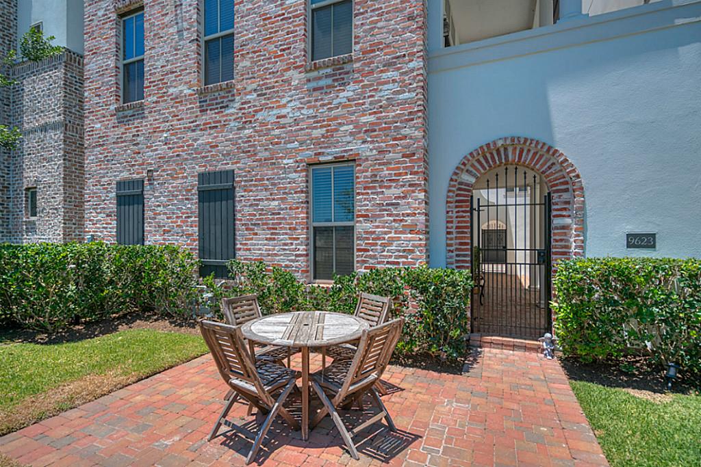 9623 Kings Cross Station, Houston, TX 77045