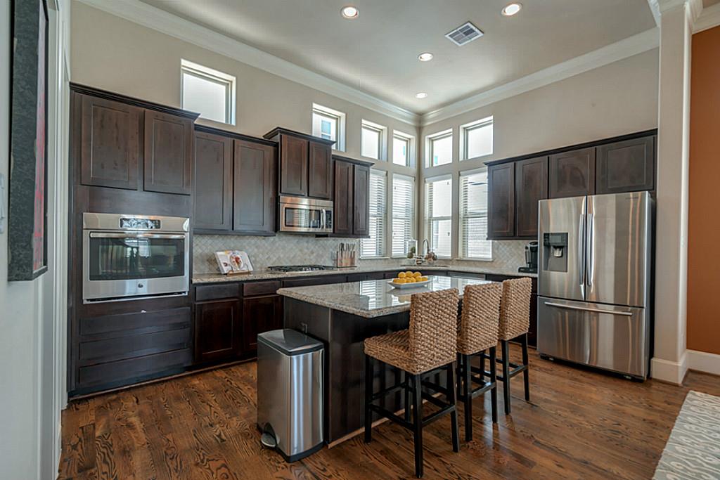 9623 Kings Cross Station, Houston, TX 77045