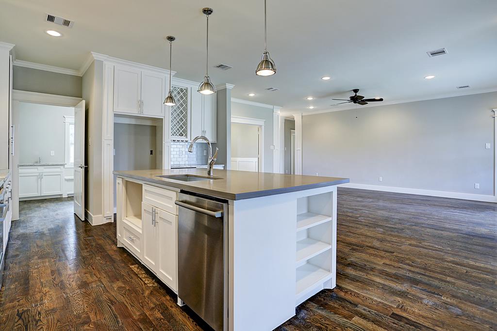 1329 Centennial, Houston, TX 77055