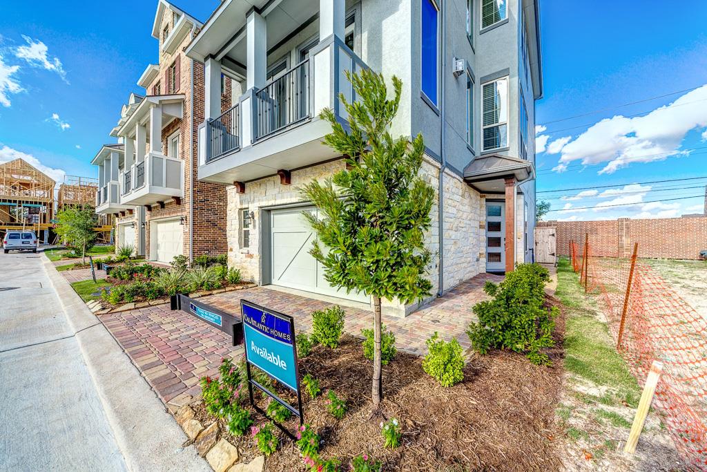 1704 Oak Leaf Pass Drive, Houston, TX 77055