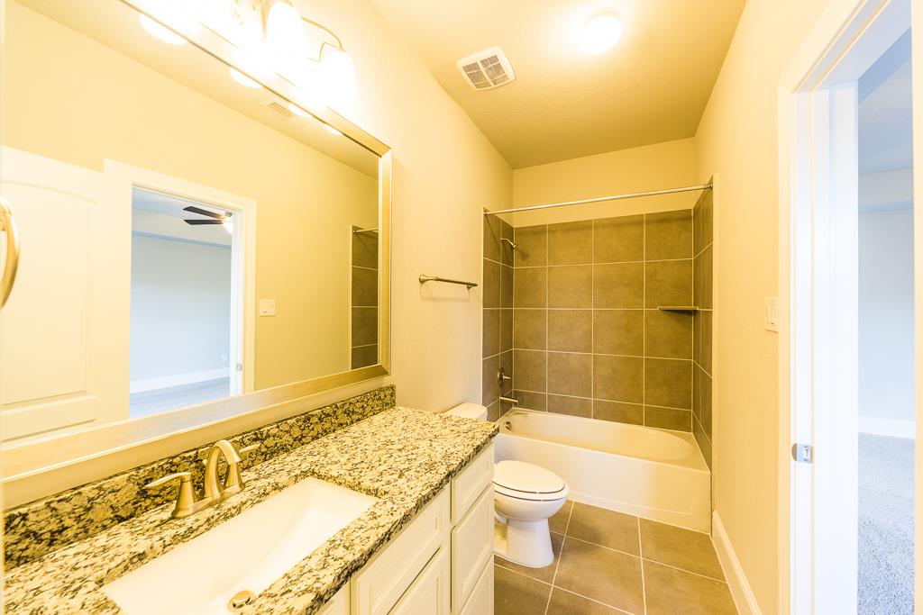 1704 Oak Leaf Pass Drive, Houston, TX 77055