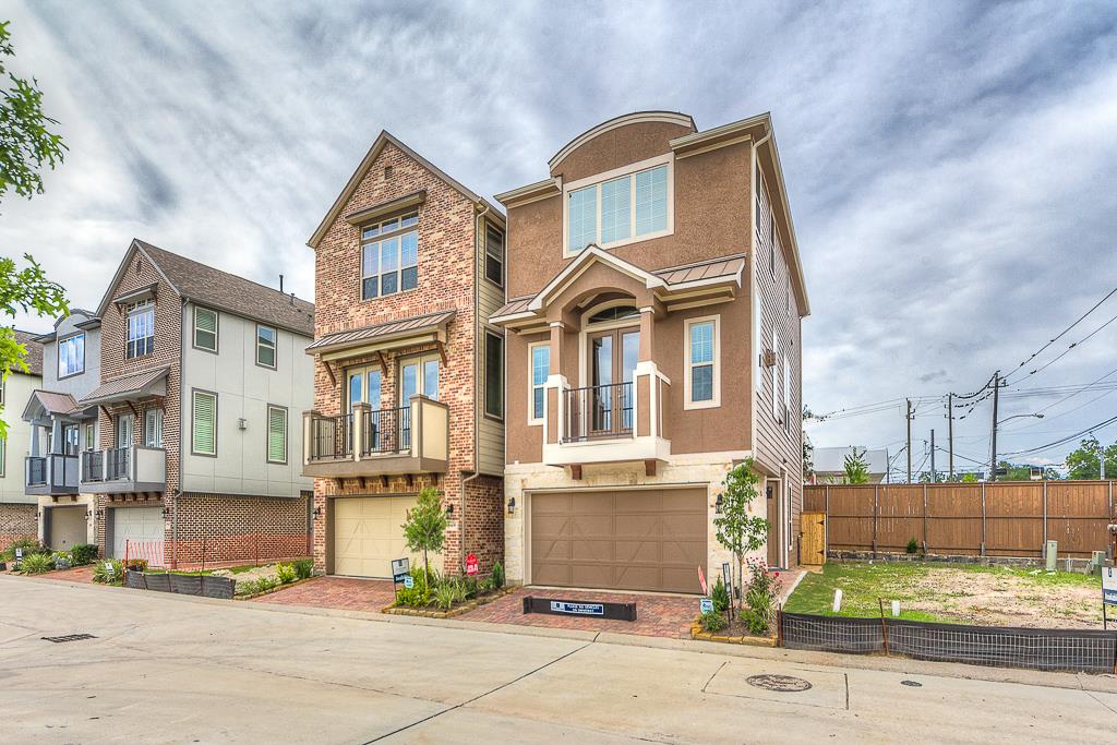 8404 Oak Leaf Point Drive, Houston, TX 77055