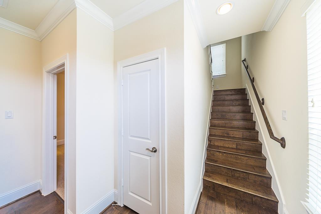 8404 Oak Leaf Point Drive, Houston, TX 77055