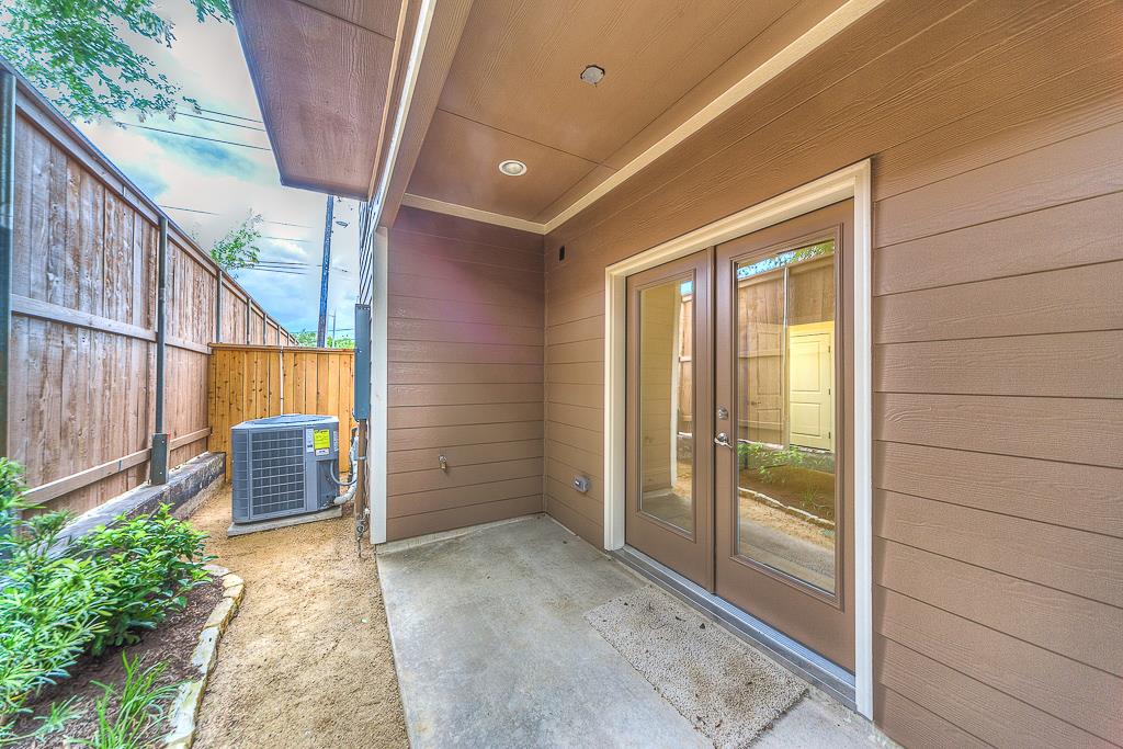 8404 Oak Leaf Point Drive, Houston, TX 77055