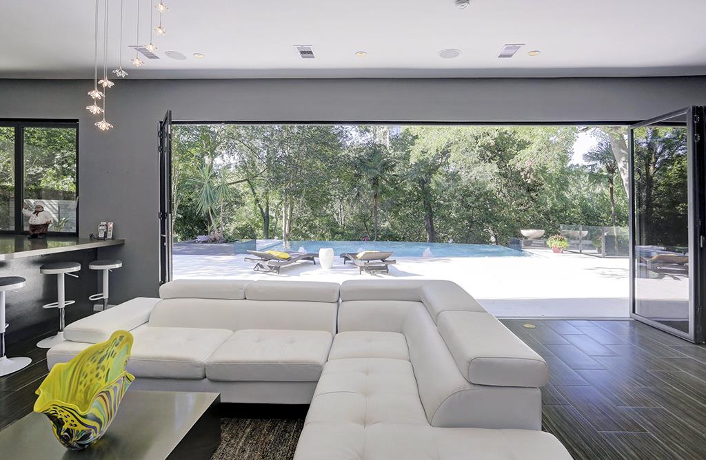 218 E Pine Hollow Lane, Houston, TX 77056